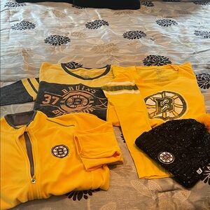 4 piece Boston Bruins. Women’s. 3/4T-shirt, LS T-shirt, full zip jacket M, hat